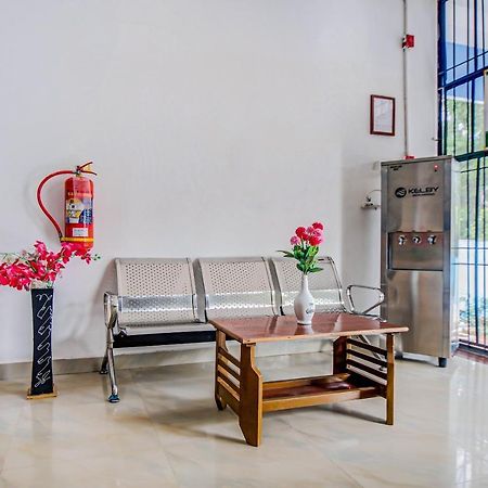 Oyo 81673 D Anchorage Inn Puducherry Buitenkant foto