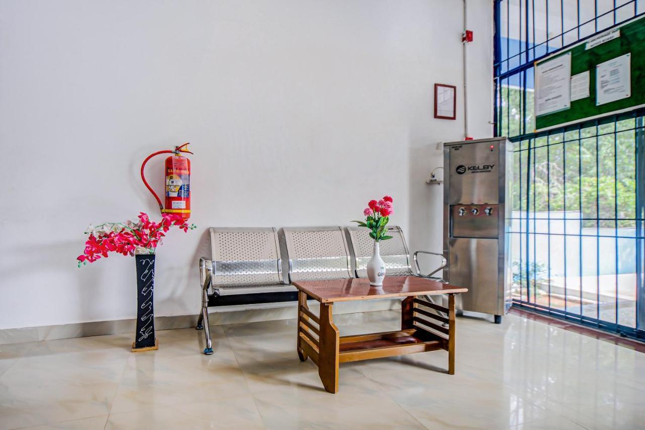 Oyo 81673 D Anchorage Inn Puducherry Buitenkant foto