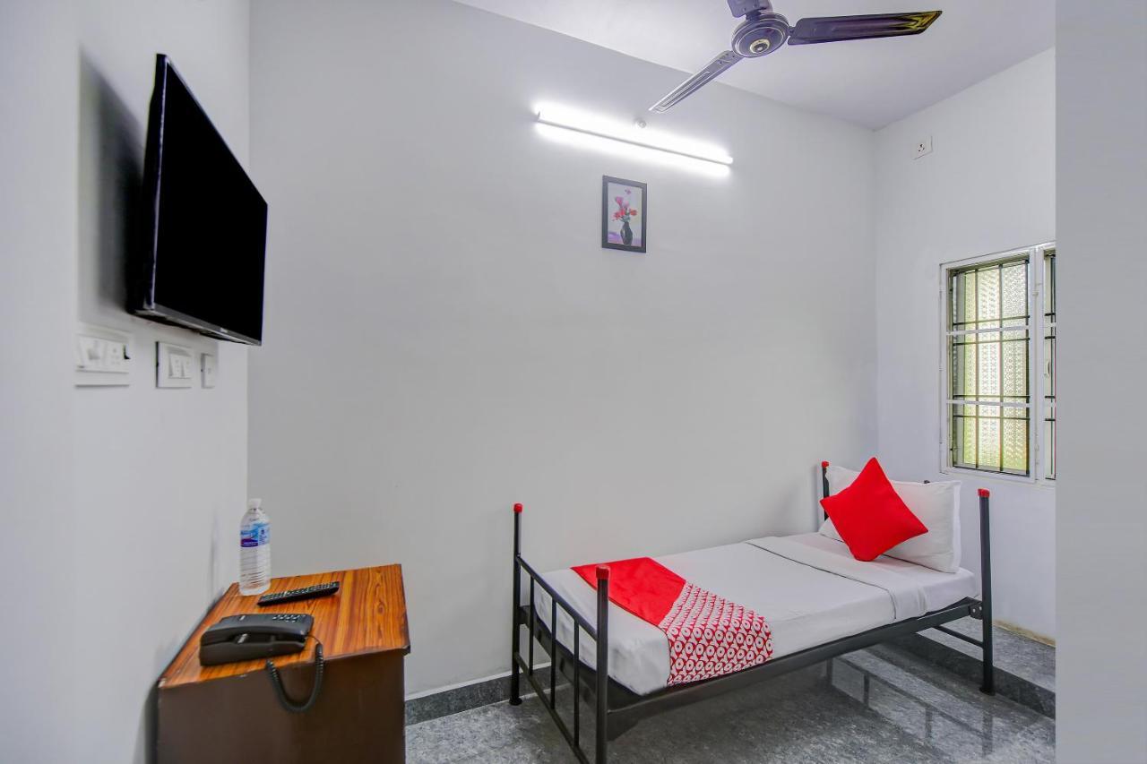 Oyo 81673 D Anchorage Inn Puducherry Buitenkant foto